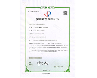 一種船用四輥卷板機(jī)