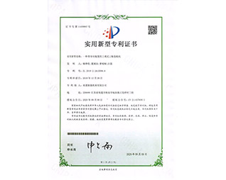 一種帶導(dǎo)向裝置的上調(diào)式三輥卷板機(jī)