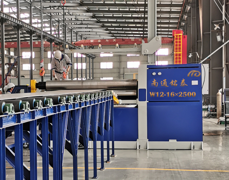 四輥卷板機(jī)廠(chǎng)家說(shuō)明四輥卷板機(jī)的主要部件有哪些？